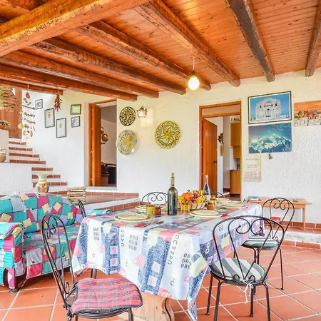3 Bedroom Stunning In San Marco Dalunzio Holiday home San Marco d'Alunzio